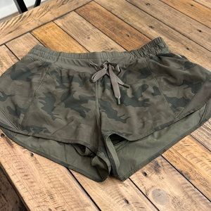 Lululemon size 8 shirts army green camo
